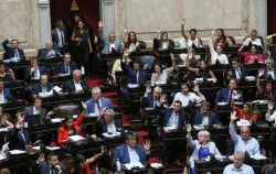 Ómnibus: Oficialismo busca sesionar el 24 o 25 de abril en Diputados