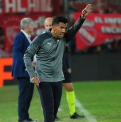 Tevez se queda en Independiente