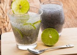 Cómo preparar agua de chía con limón para prevenir el envejecimiento