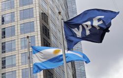 Juicio YPF:Burford pidió que pasen a su nombre el 51% de las acciones que tiene Argentina