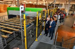 Valdés inauguró en Virasoro, la primera planta procesadora de maderas 