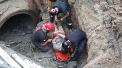 Rescataron a un obrero que cayó a un pozo