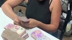 Una mujer cambió 400 dólares y le dieron todos billetes de 100