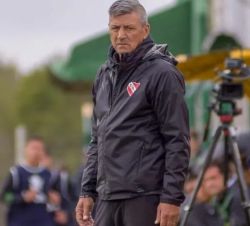 Pedro Monzón renovó seguirá como Dt reserva en Independiente