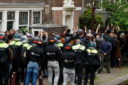 Ámsterdam: Policía disuelve protesta estudiantil propalestina