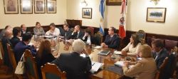 Ley Bases: gobernadores se reunieron con senadores de la UCR