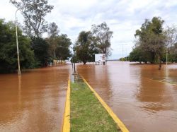 Paso de los Libres vuelve a sufrir la inundación de barrios
